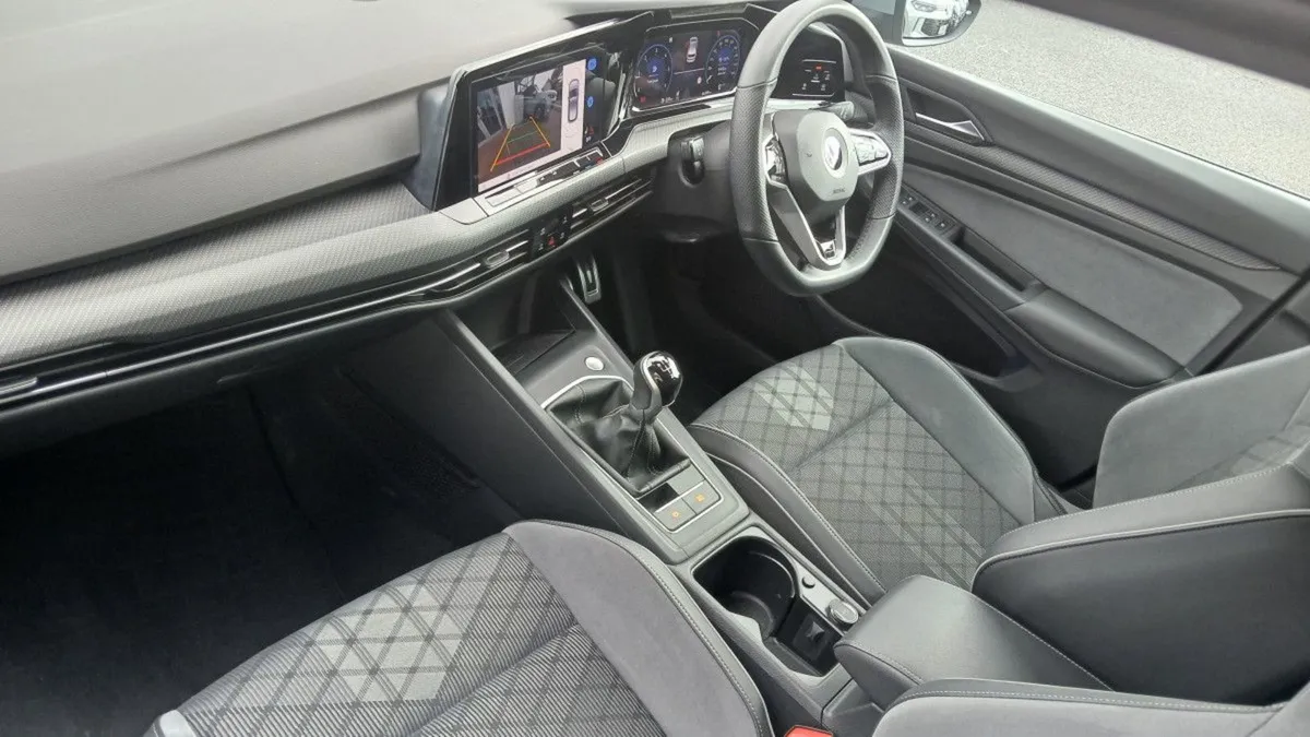 Volkswagen Golf R-line 2.0 TDI 150HP  heated Fron - Image 3
