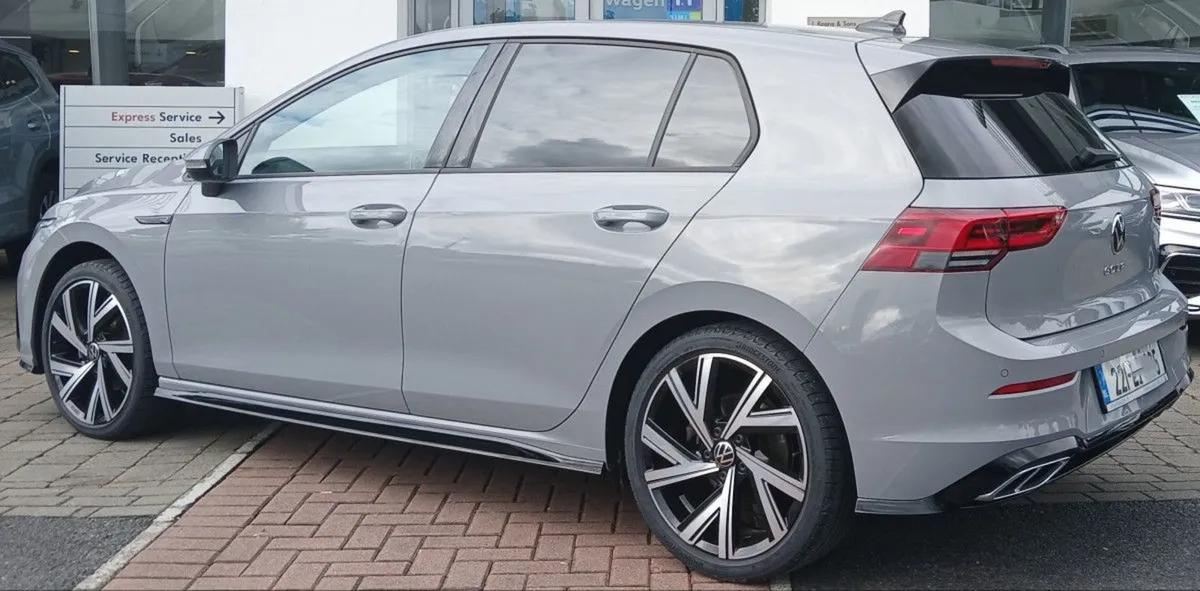 Volkswagen Golf R-line 2.0 TDI 150HP  heated Fron - Image 4