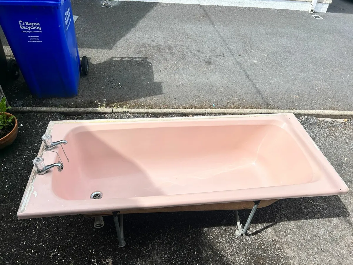 Vintage 1970s Pink Bathtub - Image 3