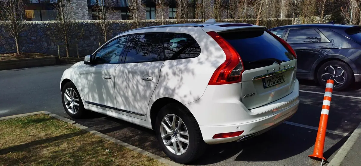 Volvo XC60 2017 - Image 4