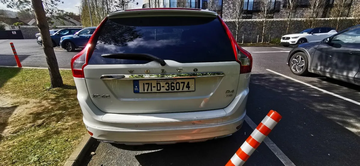 Volvo XC60 2017 - Image 3