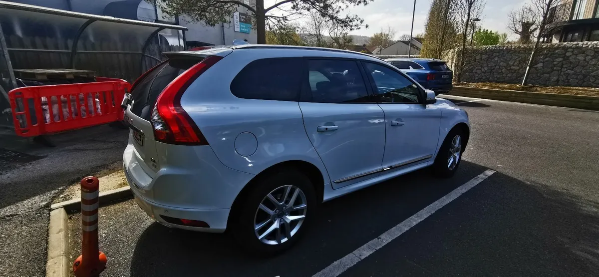 Volvo XC60 2017 - Image 4