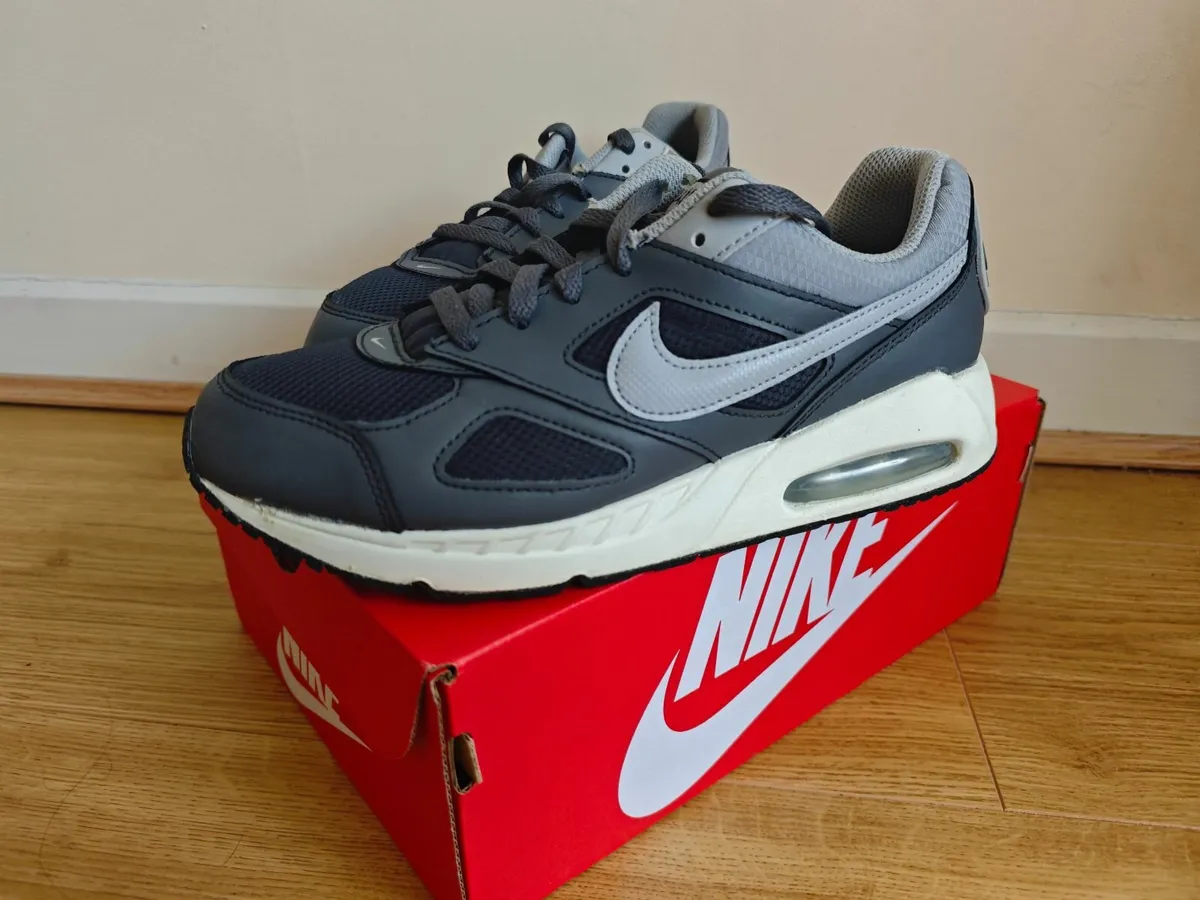 Nike Air Max Ivo Trainers - Image 1