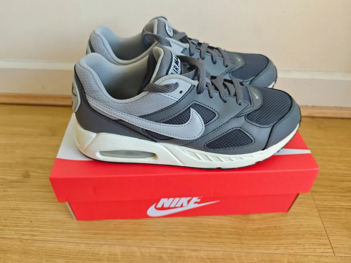 Nike Air Max Ivo Trainers - Image 2