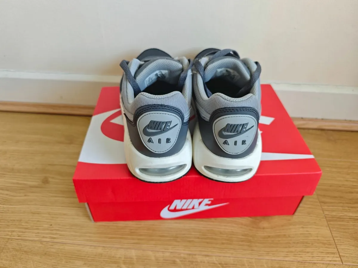 Nike Air Max Ivo Trainers - Image 4