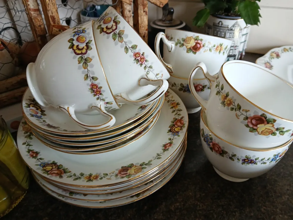 Vintage china 1930 E Hughes & Co - Image 1