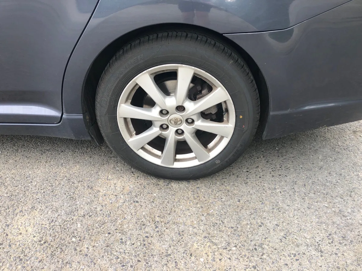 Toyota Avensis - Image 4