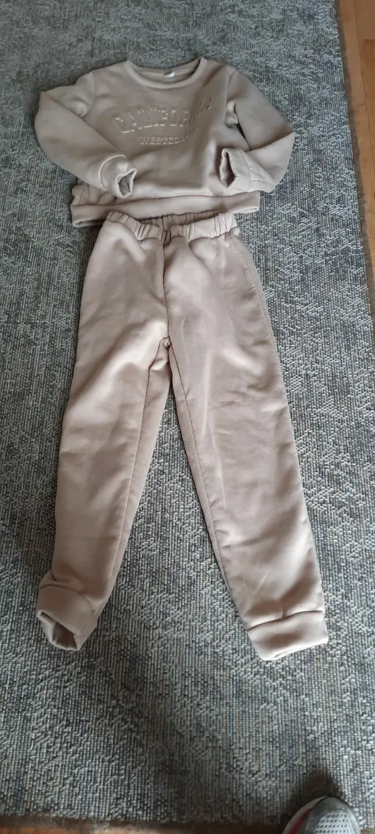 Kids tracksuit- 8/9yrs - Image 2