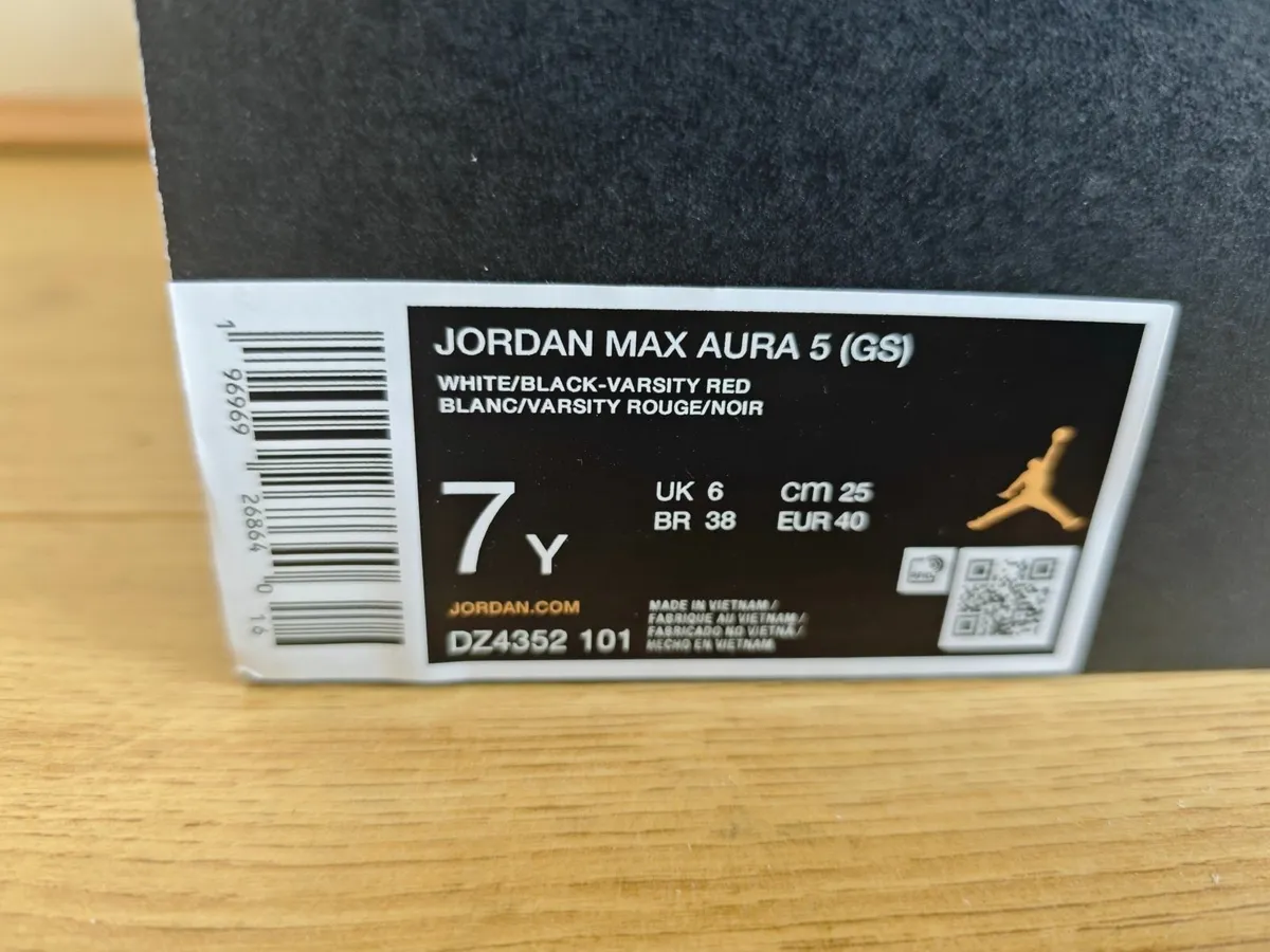 Nike Jordan Max AURA 5 Trainers - Image 2