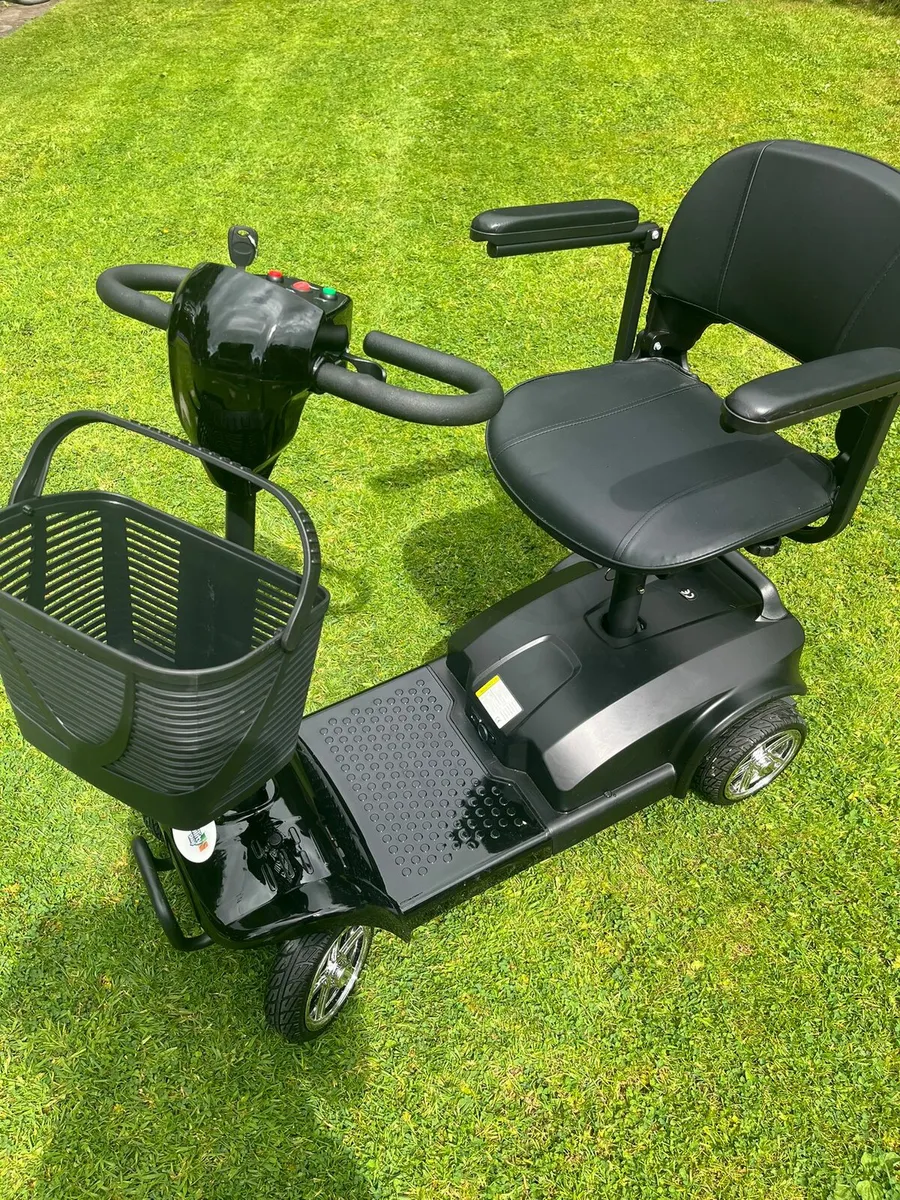 Mobility scooter - Image 1