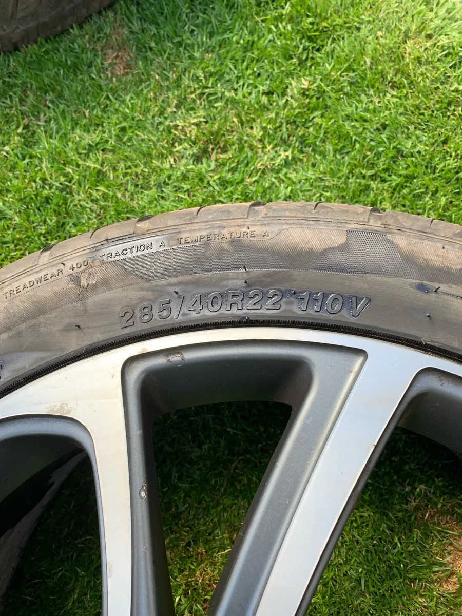22” Range Rover/Discovery wheels with tyres - Image 1