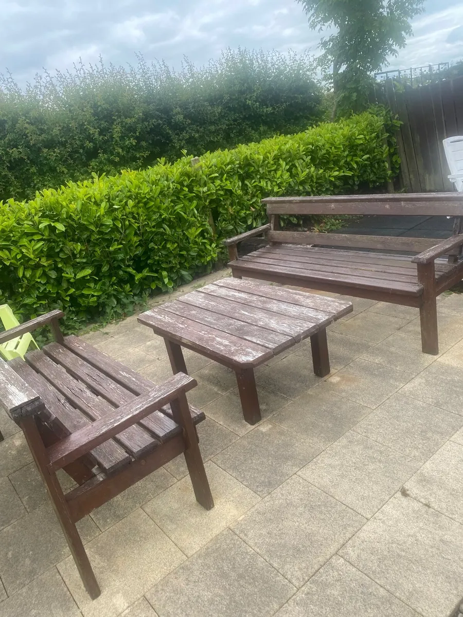 Garden table and matching wooden chairs/benches - Image 1