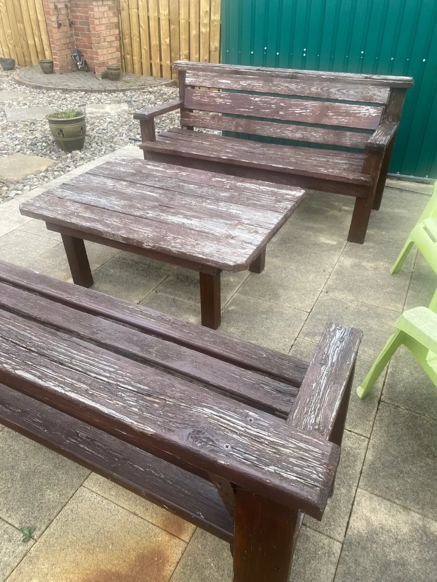 Garden table and matching wooden chairs/benches - Image 2