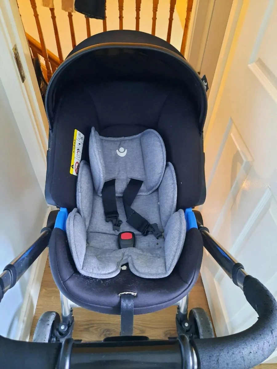 Buggy with car seat - Image 3