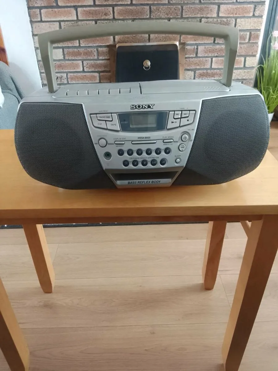 Radio - Image 1