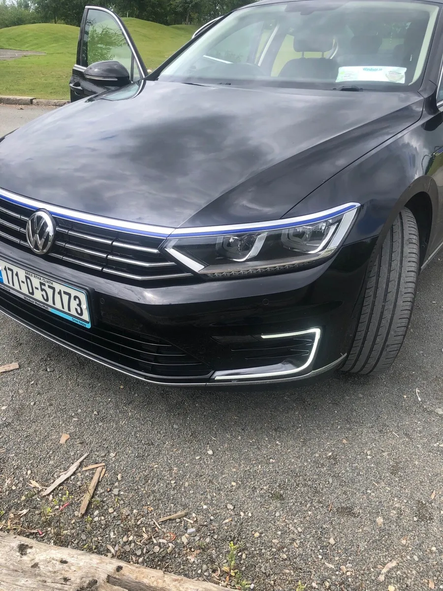 VOLKSWAGEN PASSAT TSI -GTE 1.4 saloon - Image 2