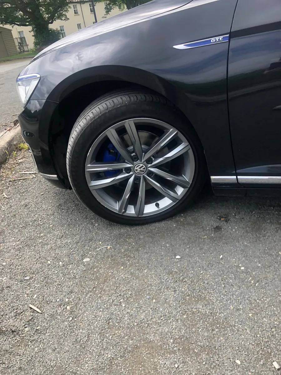 VOLKSWAGEN PASSAT TSI -GTE 1.4 saloon - Image 3