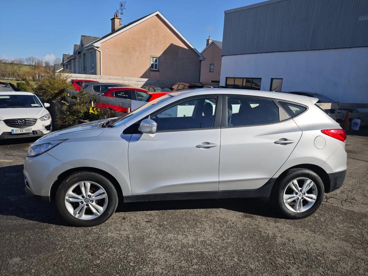 Hyundai ix35 2013 1.7 Diesel Celebration LE 2WD 11 - Image 3