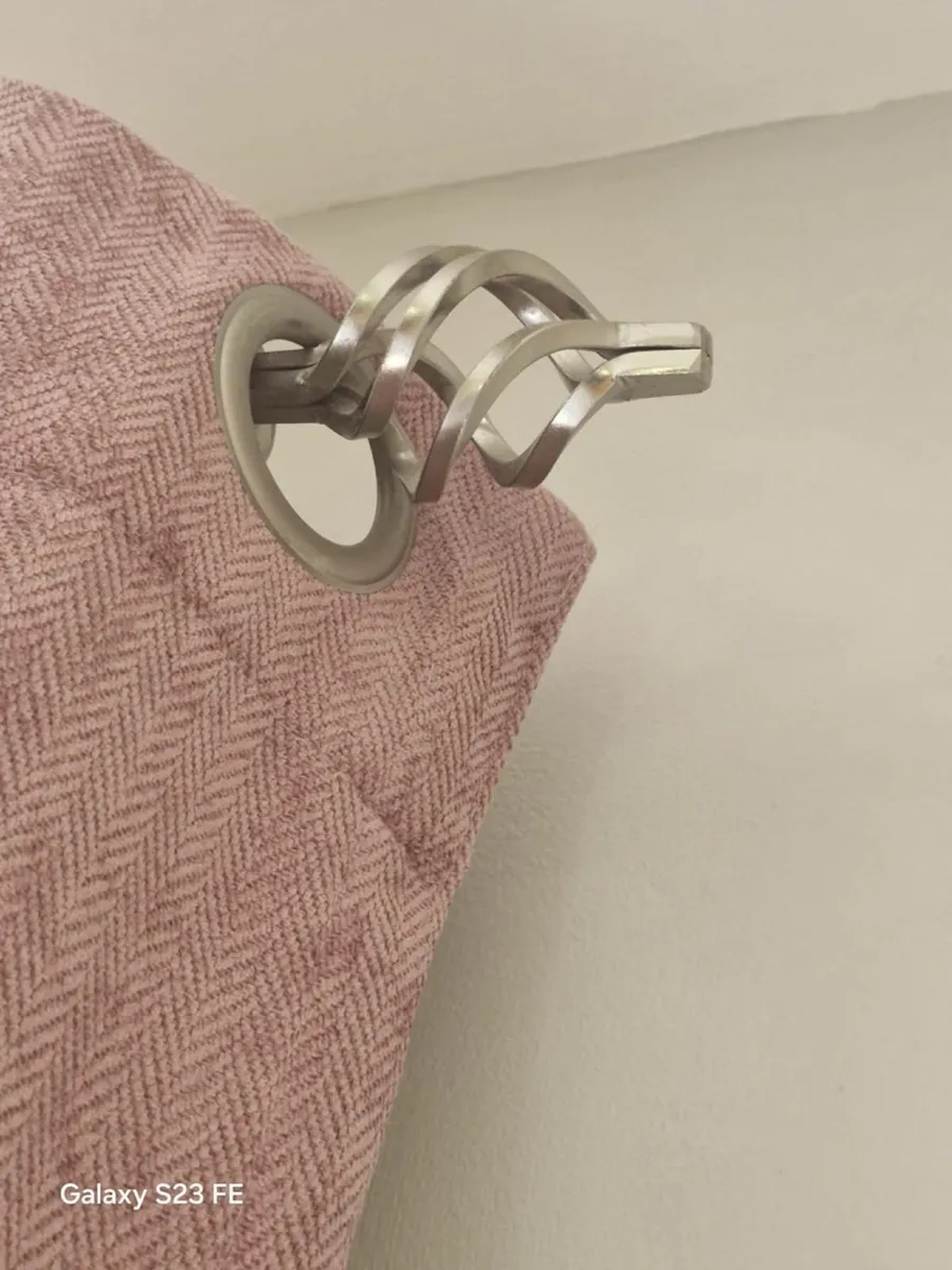 Curtains Blackout Blush and silver curtain pole - Image 3