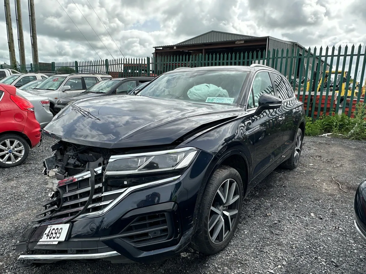 2019 VW Touareg R-Line 3.0 v6 - Image 1