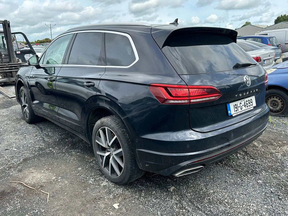 2019 VW Touareg R-Line 3.0 v6 - Image 2
