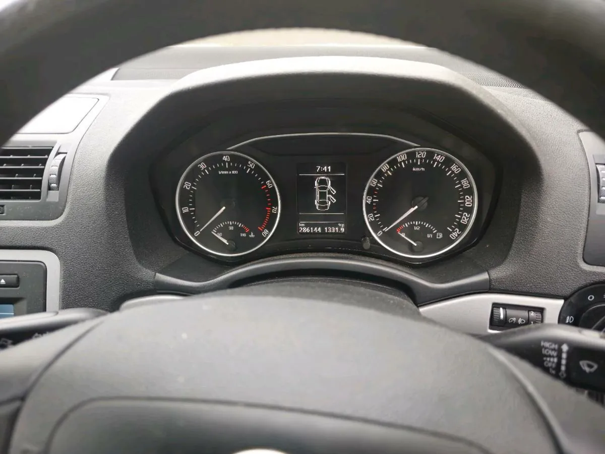 2012 SKODA OCTAVIA 1.2 L PETROL MANUAL - Image 3