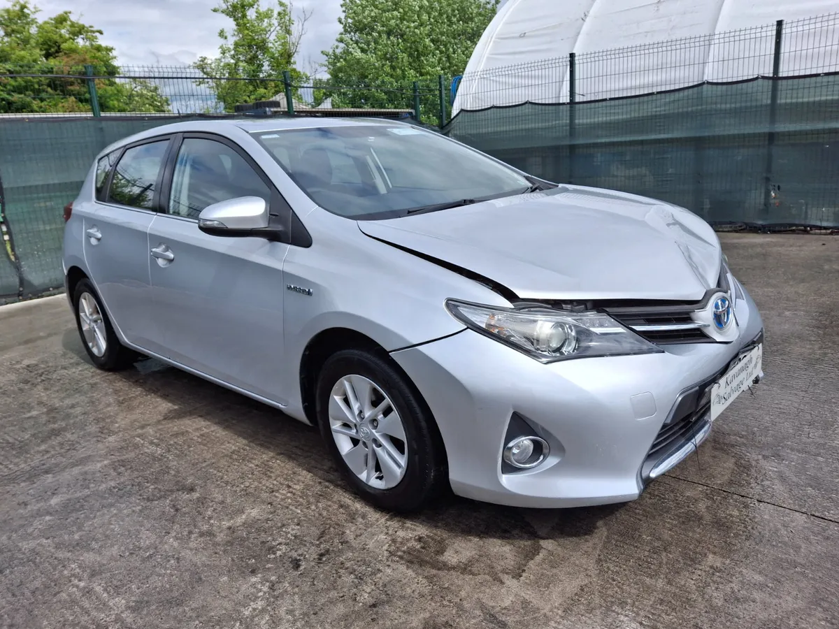 2012 Toyota Auris  1.8 Hybrid  Automatic - Image 2