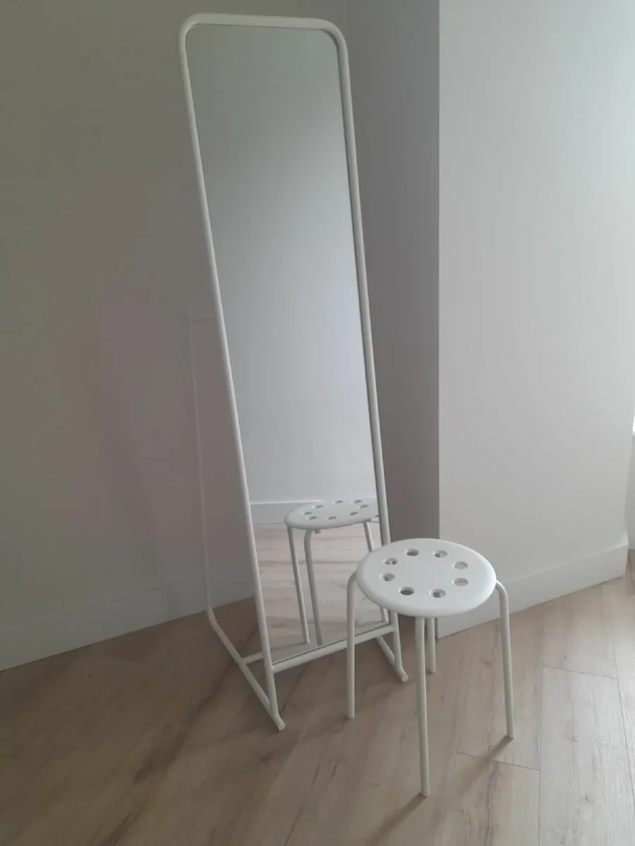 Standing mirror & Stool