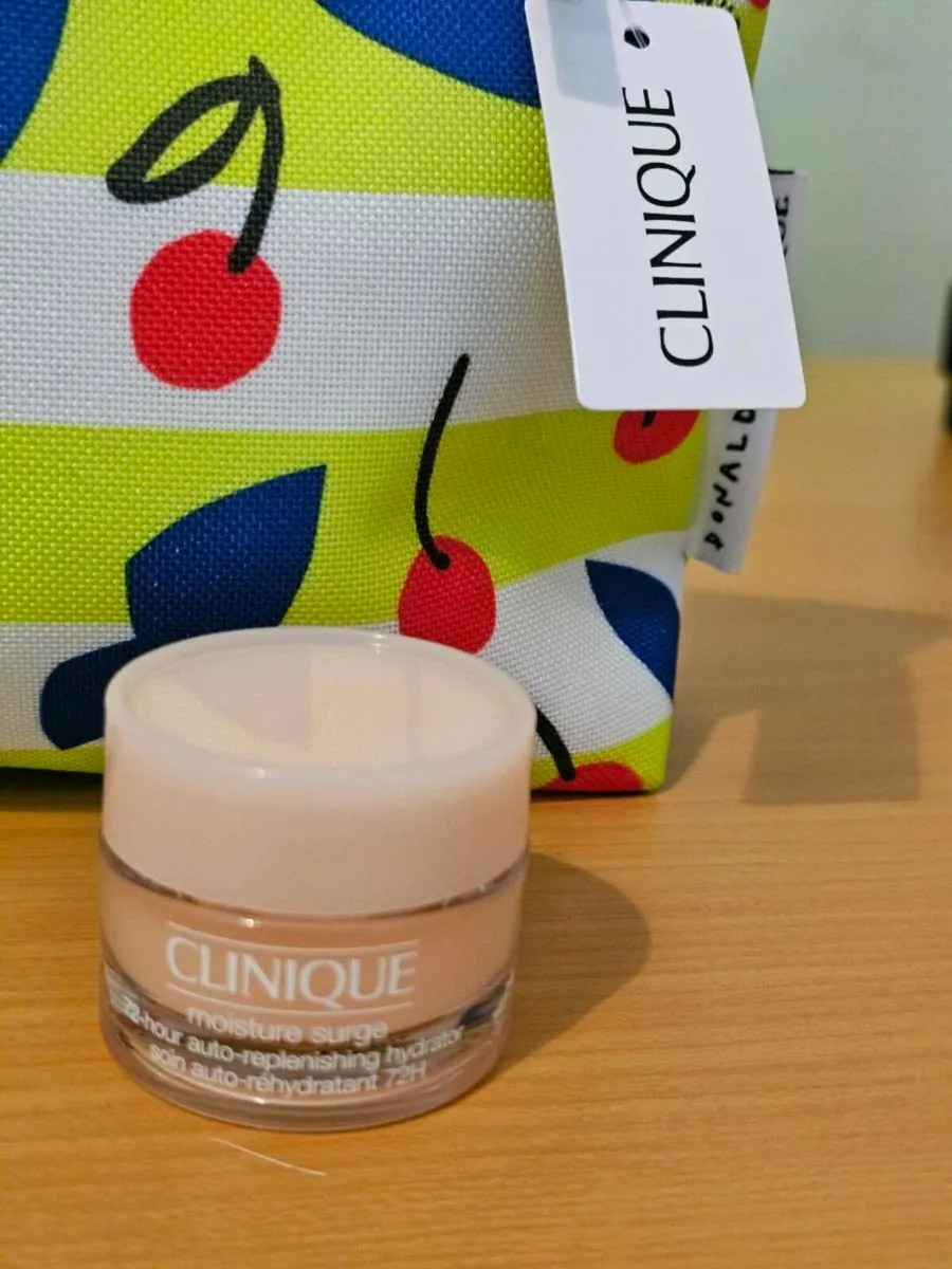 Clinique Items x 2 - Image 1