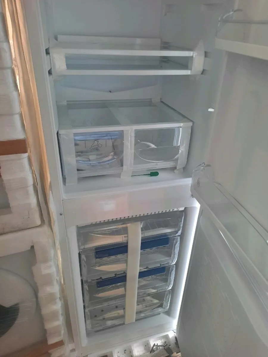 Hot Point fridge freezer - Image 2