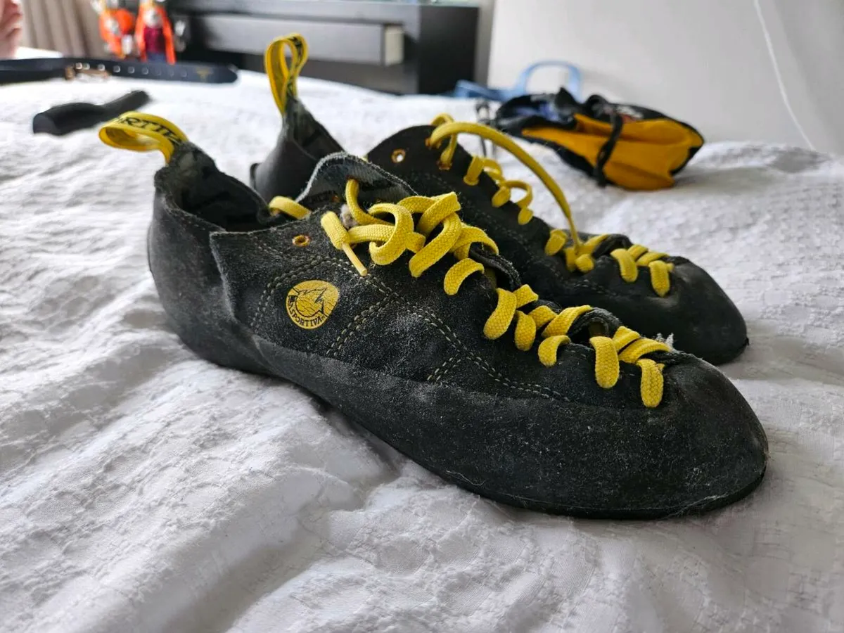 Rock climbing shoes size 10 - Image 1