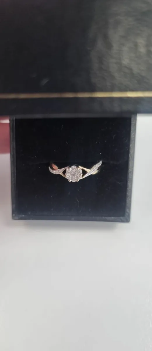 9ct Gold Diamond Engagement Ring - Image 3