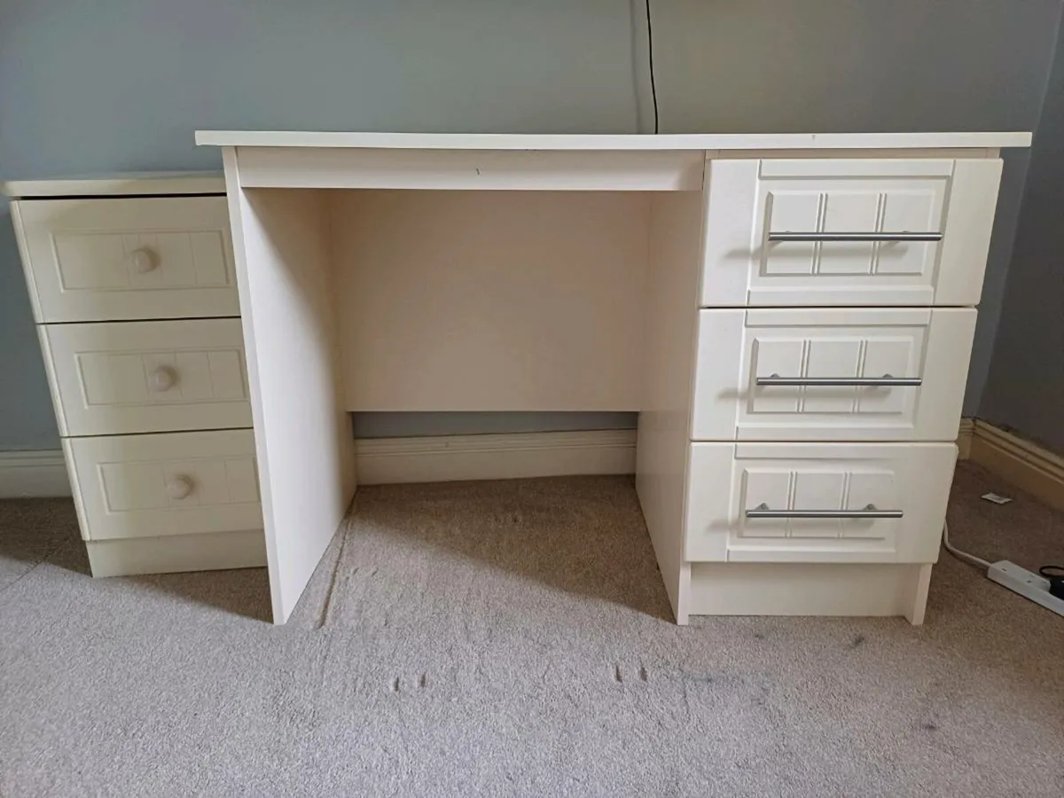 3 drawer desk and locker to match - Image 1