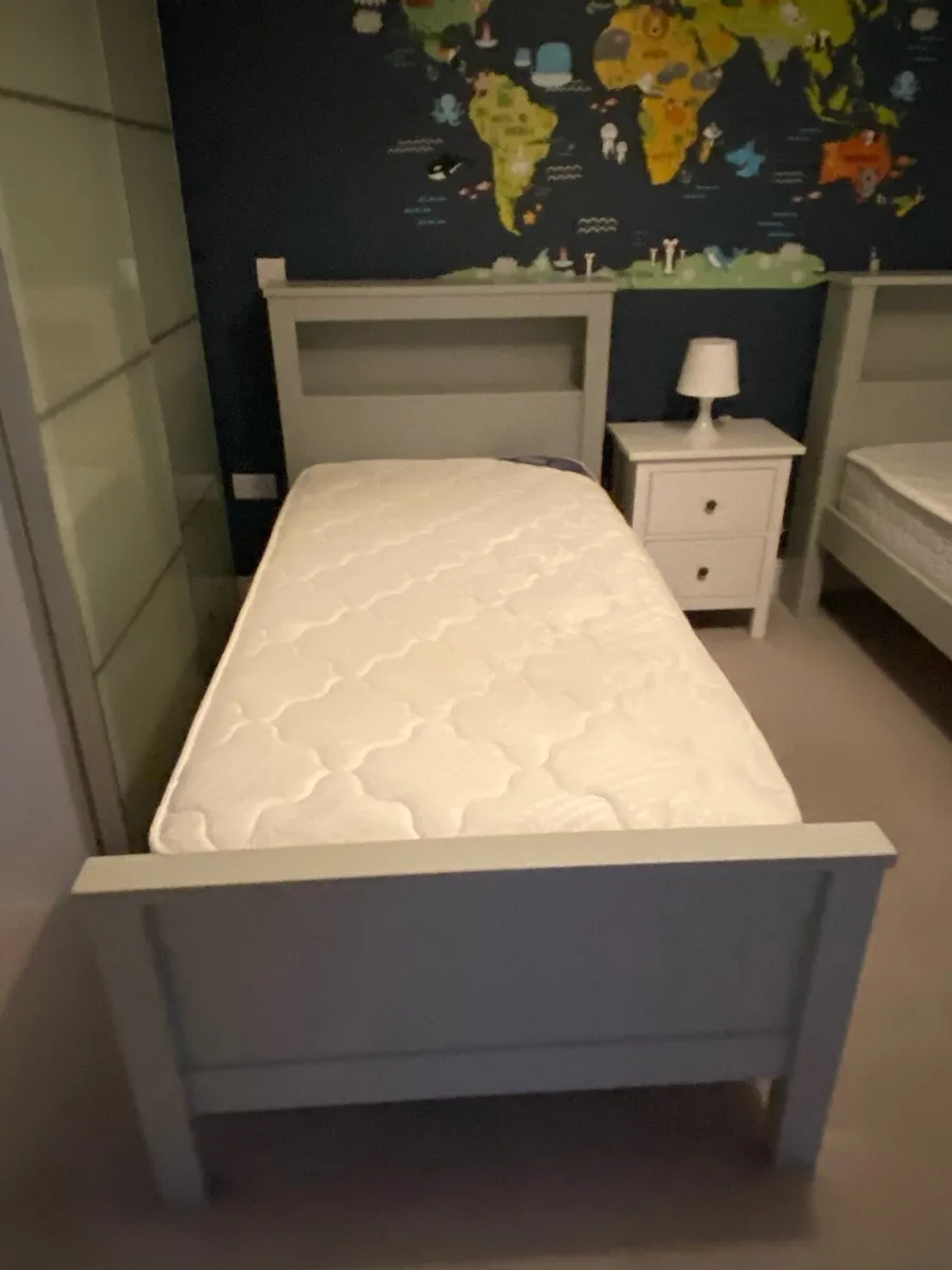 2 Single beds - Image 2