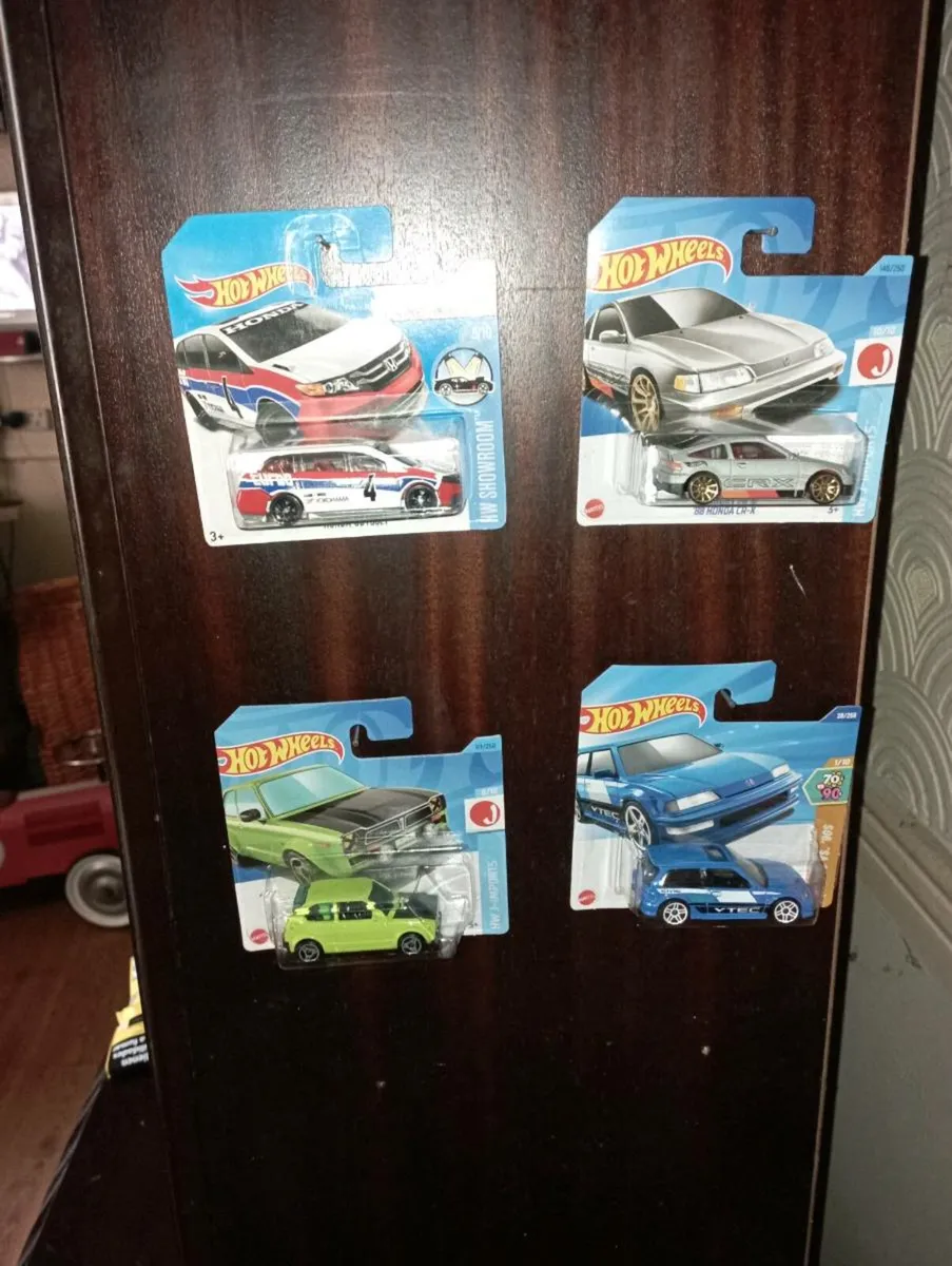 HOT WHEELS DIE-CAST MODLES CARS - Image 1