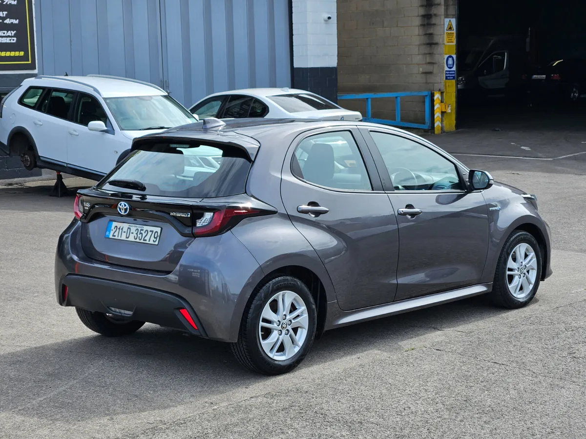 2021 Toyota Yaris 1.5 Hybrid Luna - Image 3