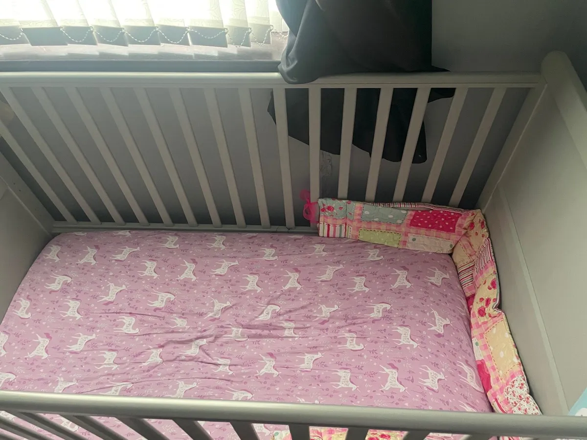 Baby cot bed - Image 1