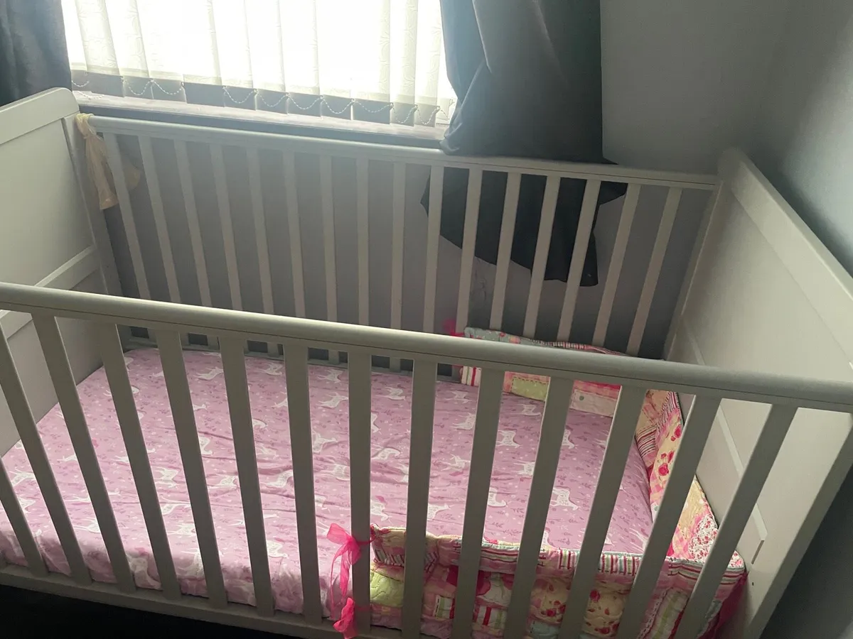 Baby cot bed - Image 2