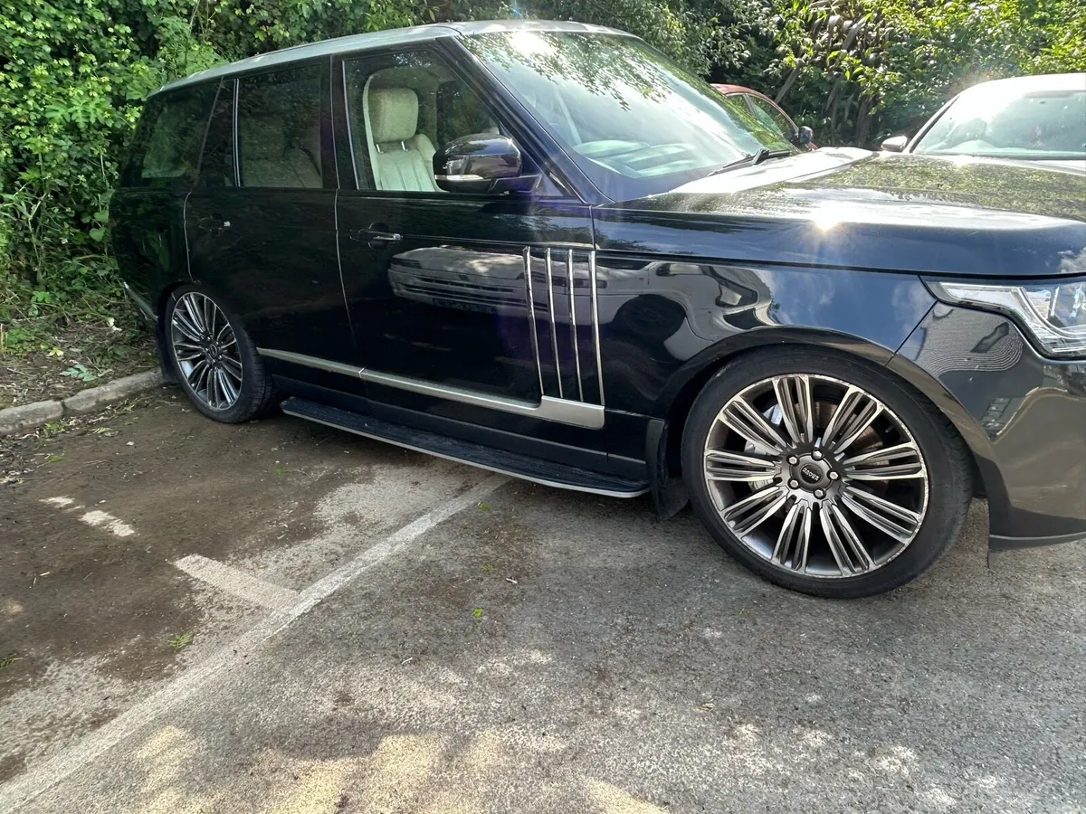 Range Rover Vouge 5 Seater N1 - Image 3