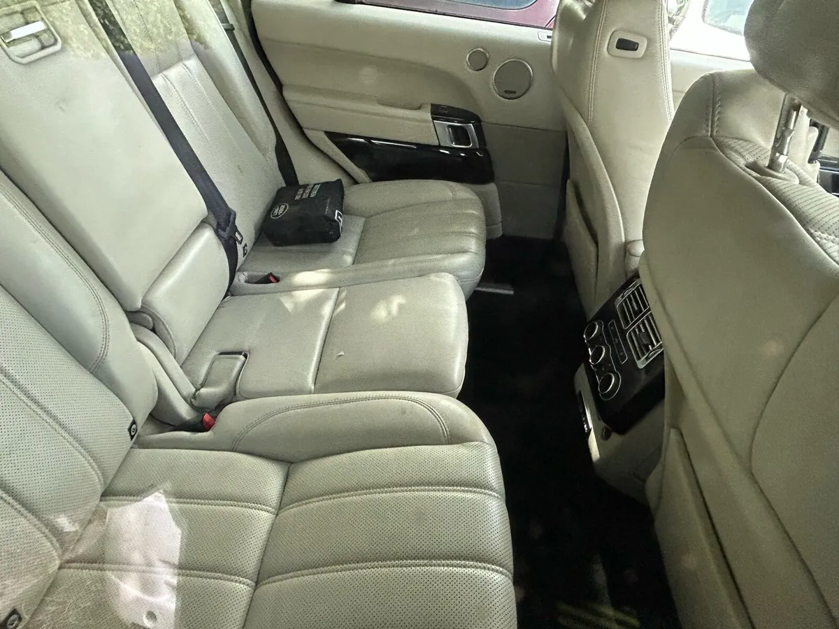 Range Rover Vouge 5 Seater N1 - Image 4