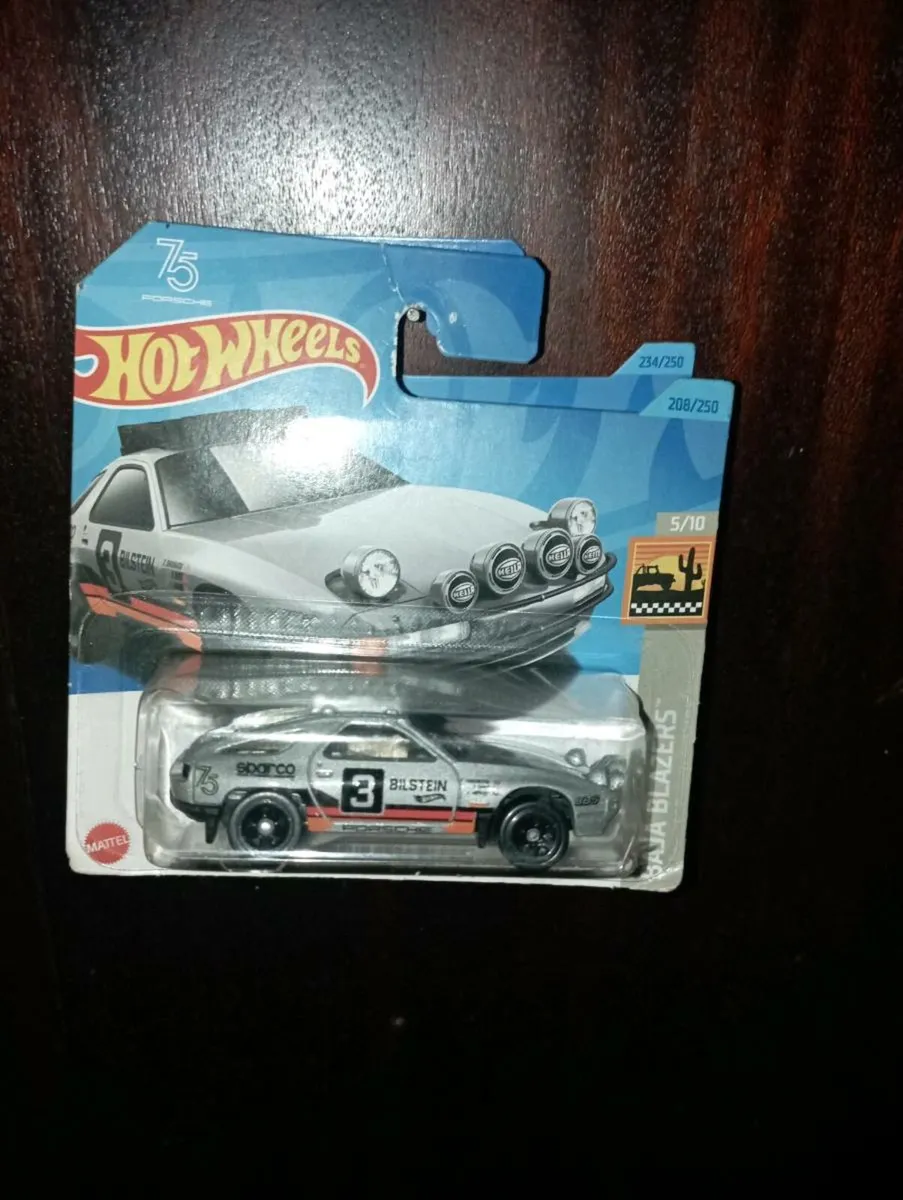 HOT WHEELS DIE-CAST MODLES CARS - Image 4