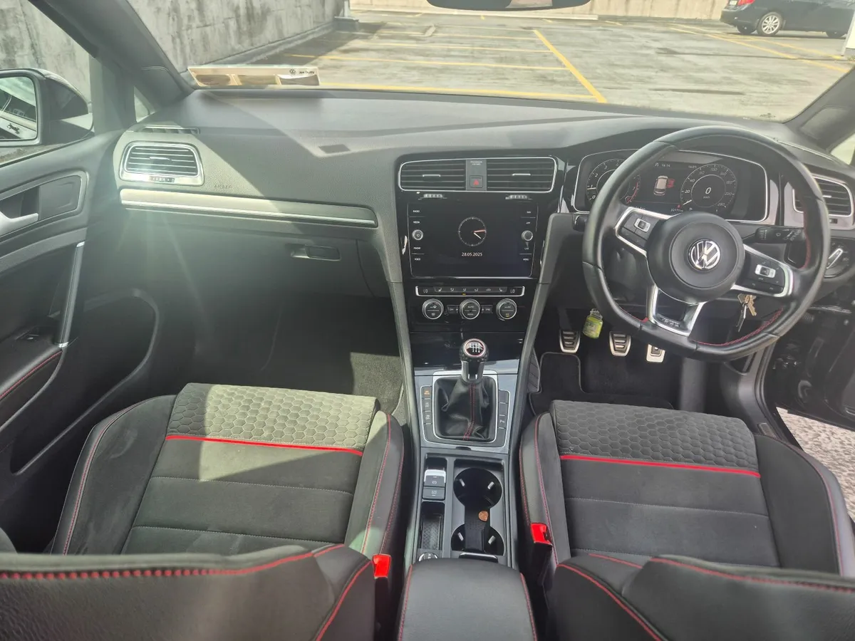 2019 VW GOLF GTI "Manual" PERFORMANCE TSI 245HP - Image 4