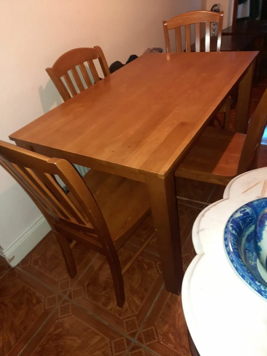 Kitchen table and chairs - Image 2