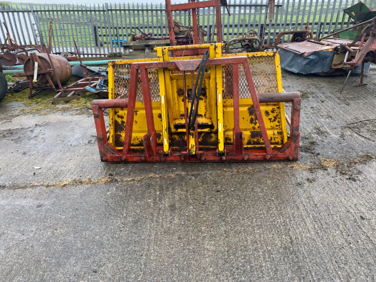 McKenna silage buckrake - Image 1
