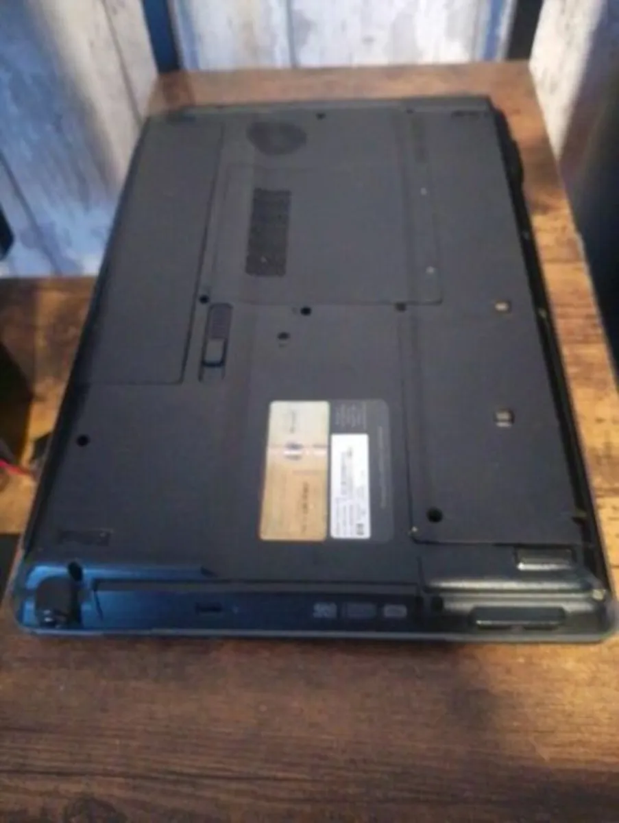 HP Compaq Presario C700 Laptop - Image 2