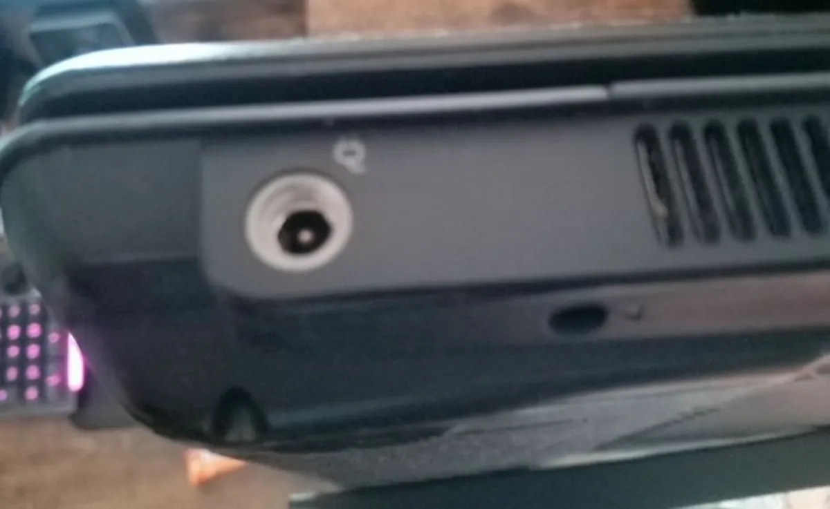 HP Compaq Presario C700 Laptop - Image 3