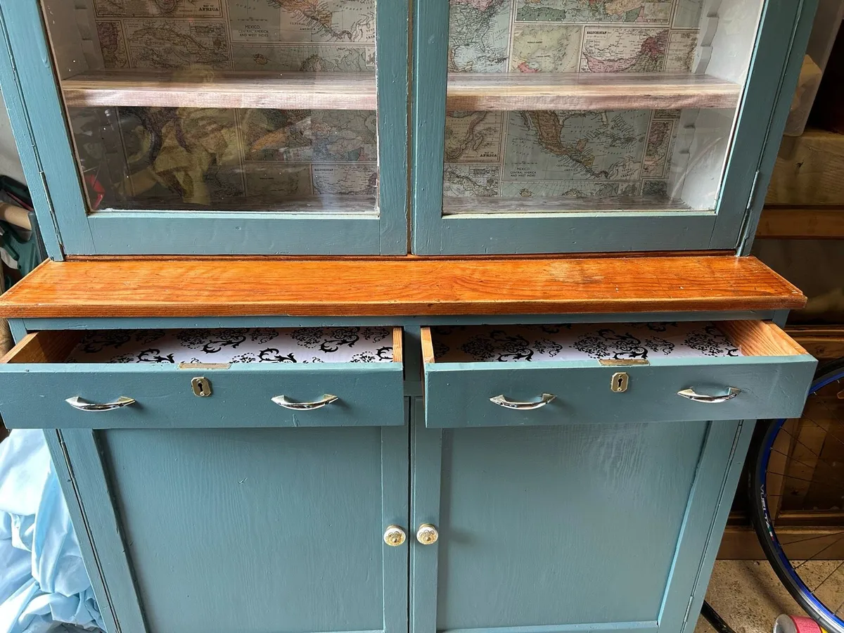 Old dresser - Image 1