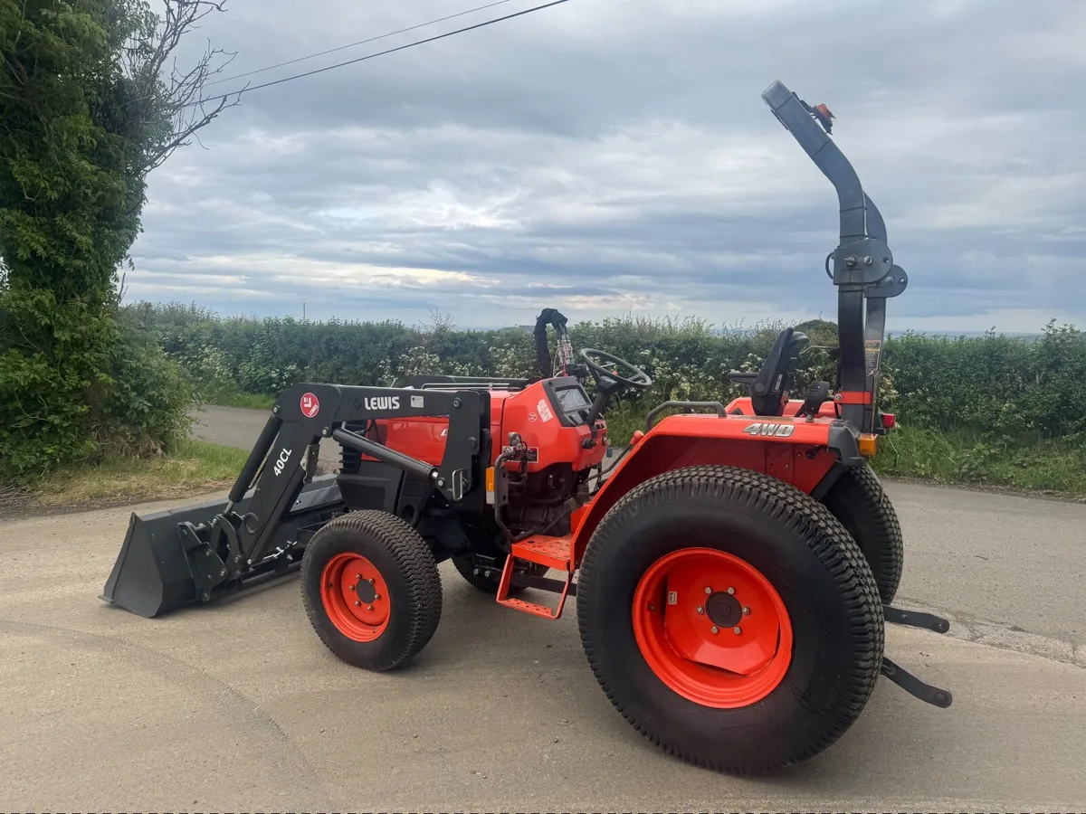 Kubota Compact Tractor with Front Loader - Image 4