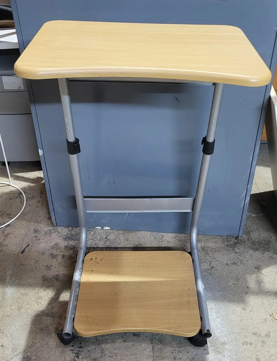 Mobile table with shelf - Image 2