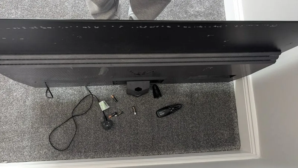LG 4K OLED Gaming Monitor - Image 2